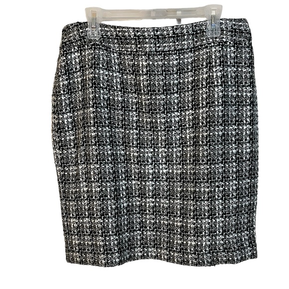 Banana Republic Dresses & Skirts - A Banana Republic skirt in size 12